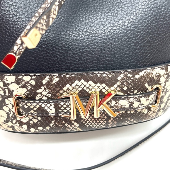 Michael Kors Reed Medium Belted Bucket Messenger Crossbody Bag - Picture 4 of 9